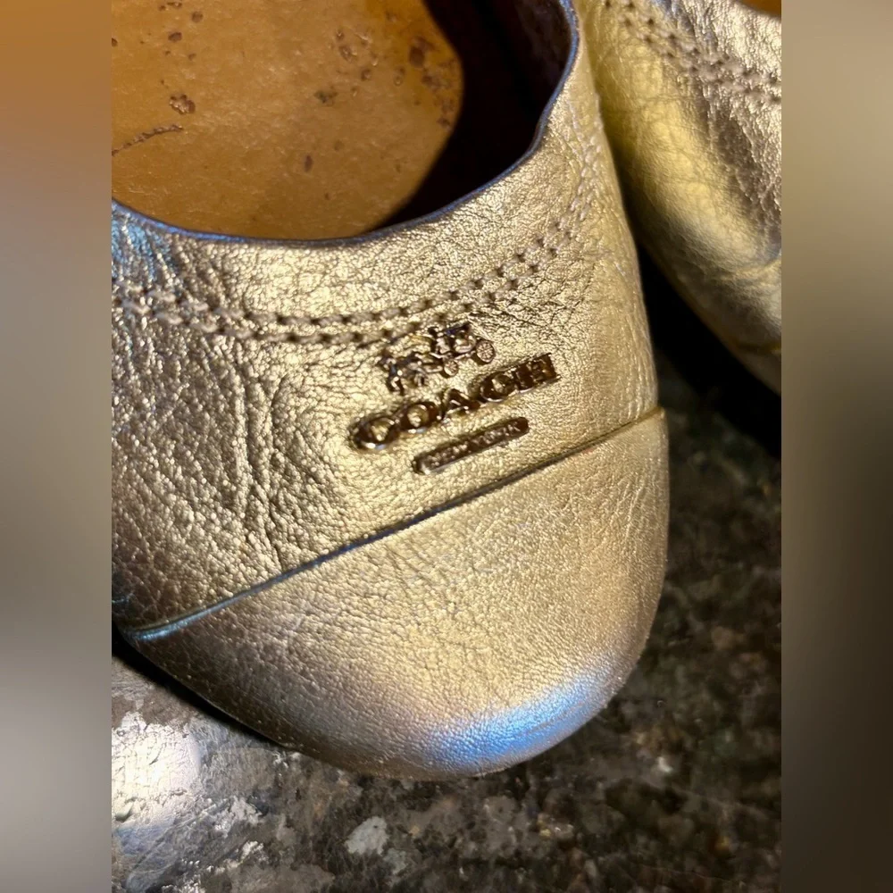 ⭐️Coach Chelsea Leather Metallic Gold Round Toe Flats ⭐️